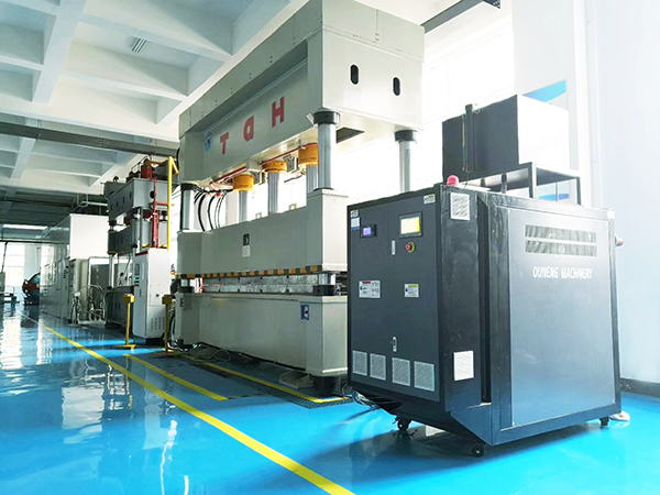 碳纖維冷熱切換模溫機(jī)